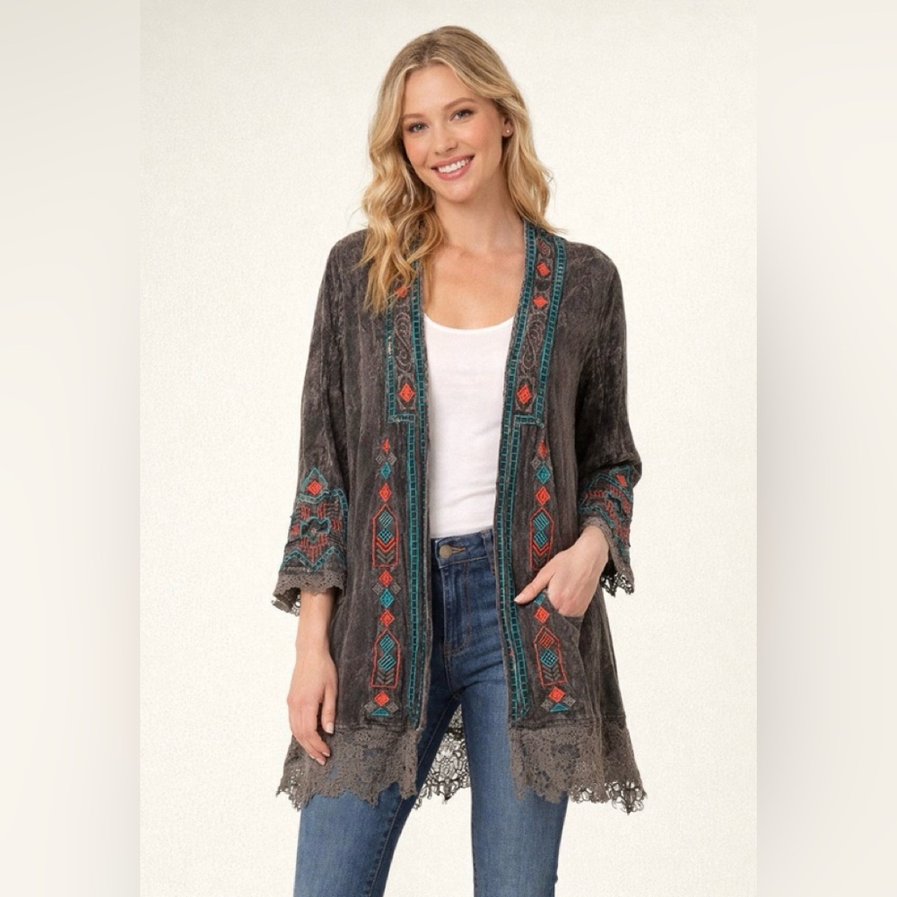 BKE Boutique Embroidered Boho Open Front Duster Lace Hem Size S Sold at Buckle - Picture 1 of 8